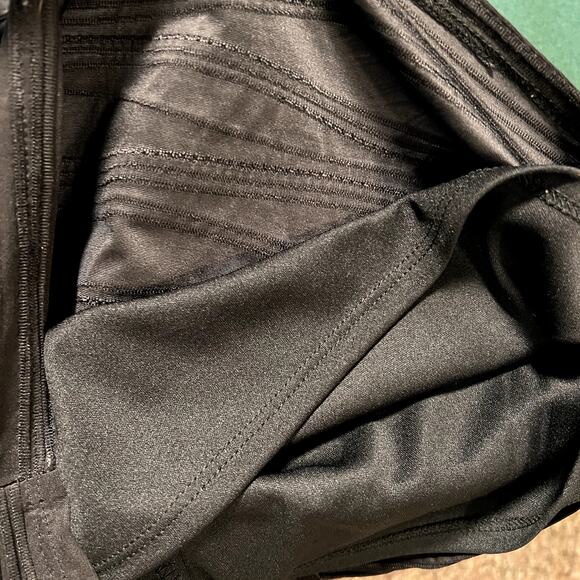 Frank Lyman Design Peplum Sheath Dress Size 10 Black Textured Striped Classic - Picture 12 of 14